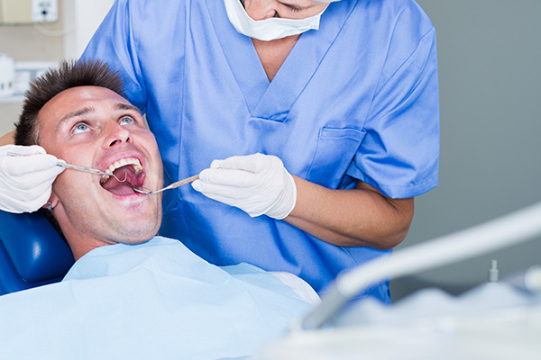 General Dentist FAQ: Do Chipped Teeth Grow Back?